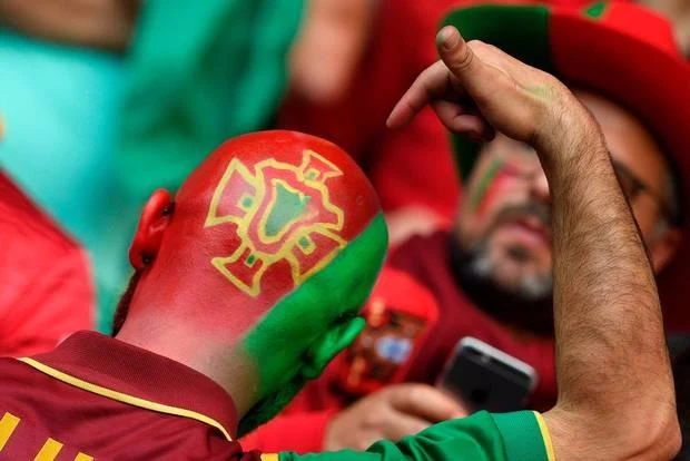 Quả đầu rất đặc biệt của CĐV Bồ Đào Nha